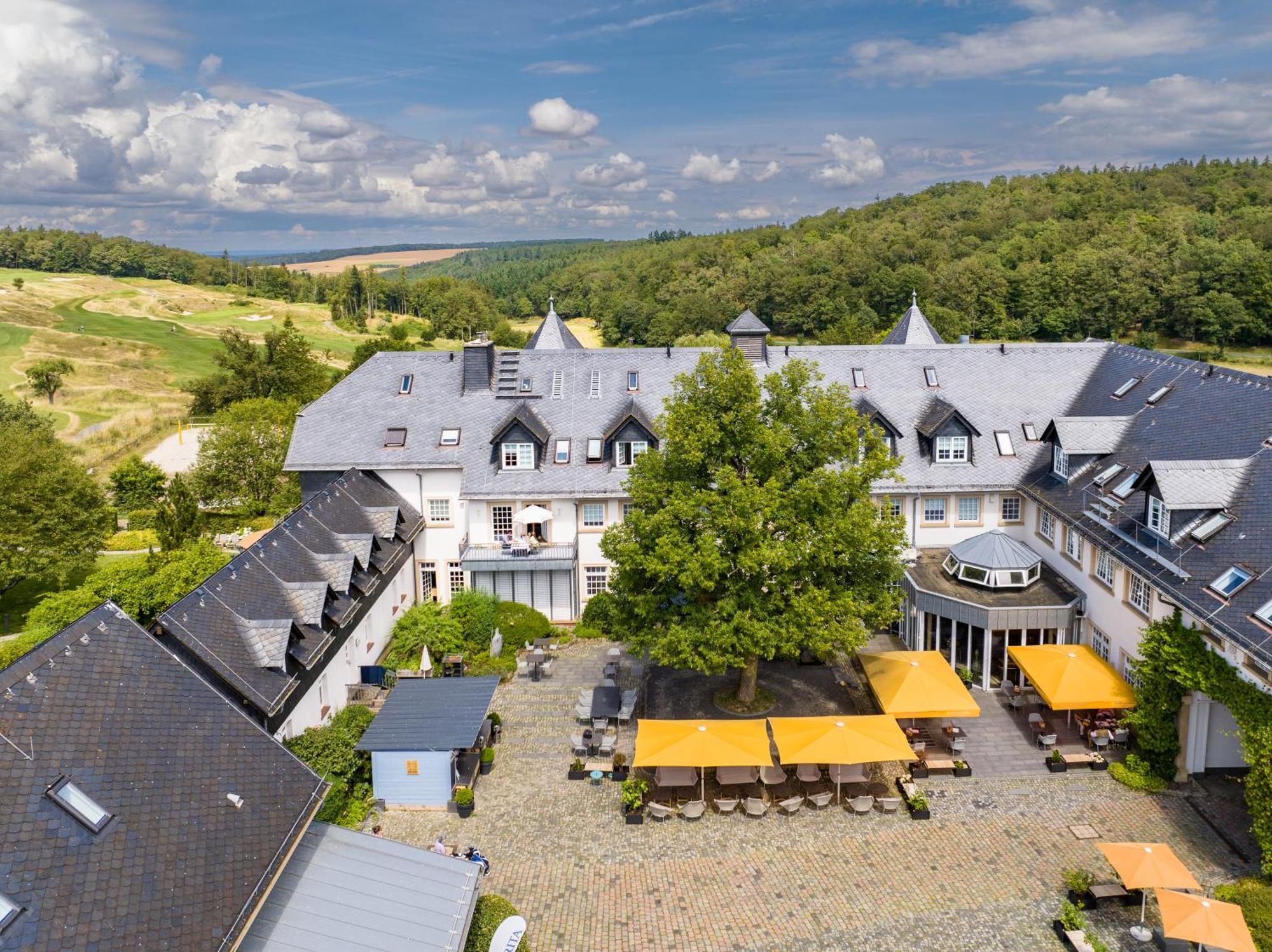 Hofgut Georgenthal Hotel Hohenstein Exterior foto