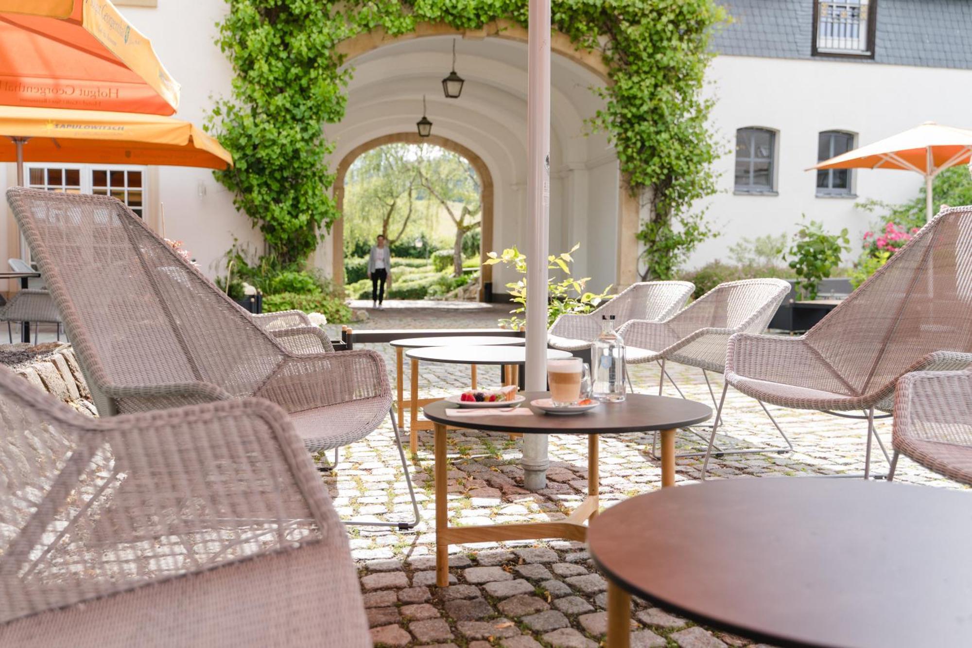 Hofgut Georgenthal Hotel Hohenstein Exterior foto